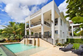 Леброн Джеймс продава имението си в Маями