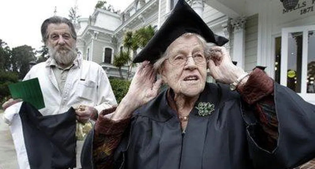 Баба завърши колеж на 94-годишна възраст