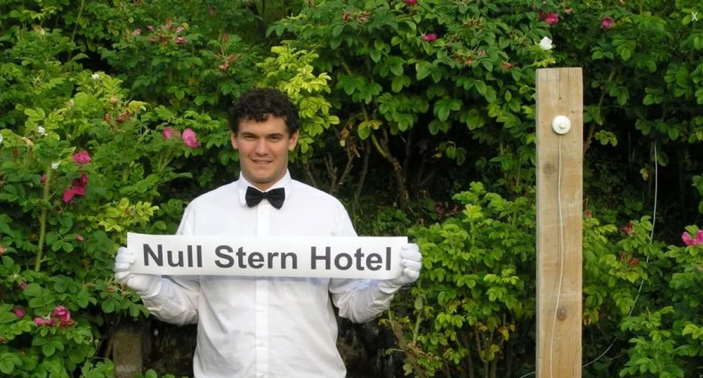 Хотел нула звезди - Null Stern Hotel