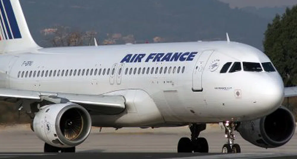 Пътник открадна одеяла за 13 000 долара от Air France