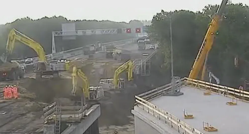 Как в Холандия слагат тунел под магистрала само за уикенд (видео)