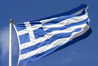 Гърция замрази заплатите за година