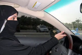 В Саудитска Арабия жените се борят за волана на колата