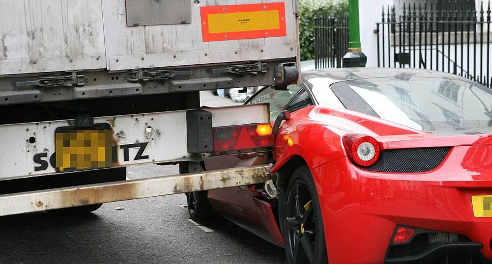 Камион премаза Ferrari за 170 000 паунда в Лондон