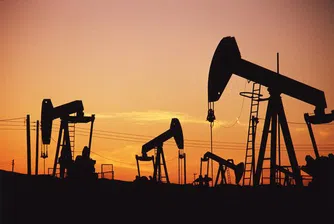 Цената на петрола падна под 96 долара за барел