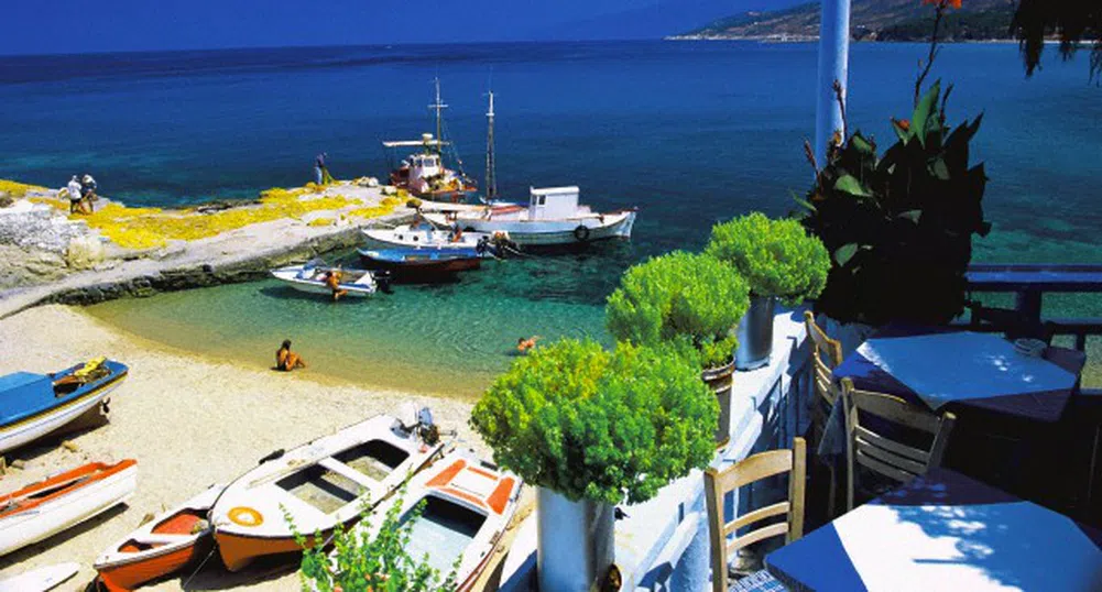 6 тайни от гръцкия остров, на който хората забравят да умират