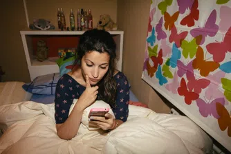 Спрете да използвате смартфона си в леглото