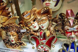 Във Венеция сложиха маските