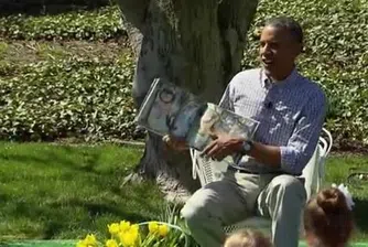 Обама се опитва да успокои пищящи деца в Белия дом (видео)