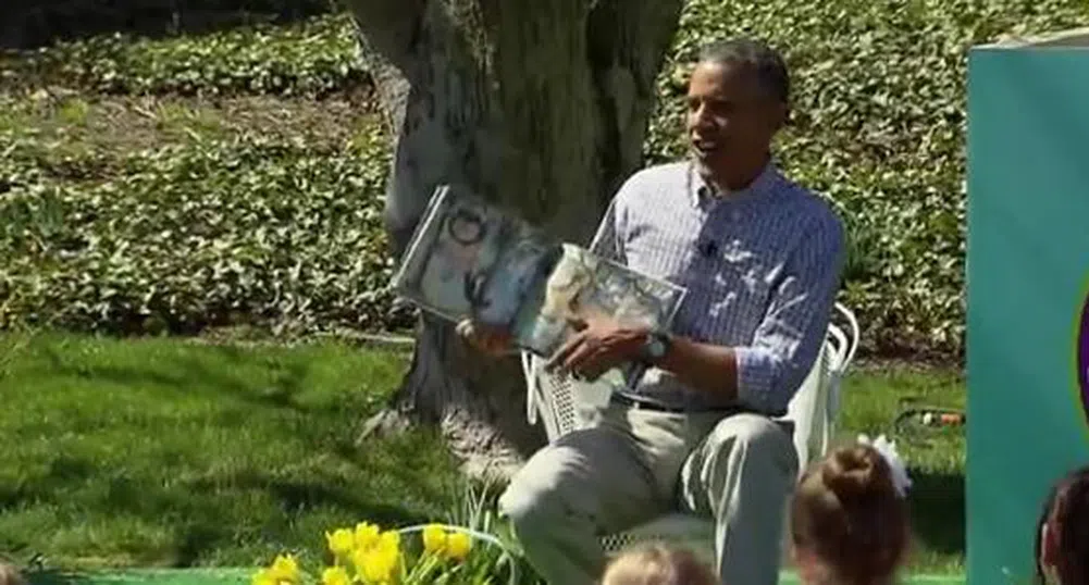 Обама се опитва да успокои пищящи деца в Белия дом (видео)