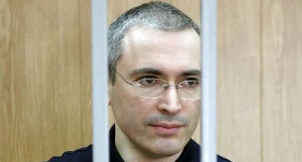 Наказаха Ходорковски за кутия цигари