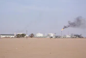 Бомбардираха най-голямото либийско петролнио находище