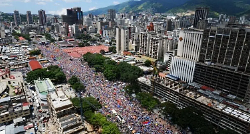 Пътуващите венецуелци ще плащат с 1 400% повече за долари