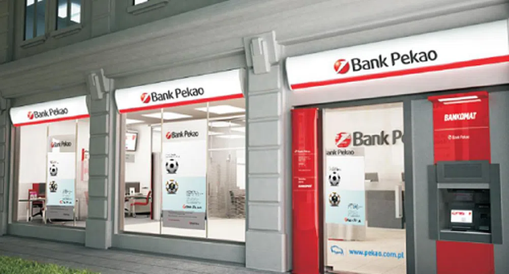Полски застраховател купува втората по големина банка в страната