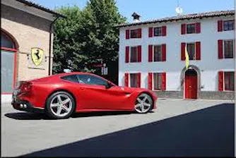 Индиец разреши на 9-годишния си син да кара семейното Ferrari