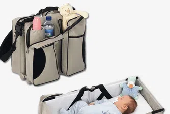 Пътна чанта се превръща в легло за бебе