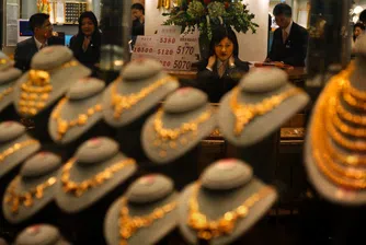 Търсенето на злато в Китай скача с 25% до 1 350 тона през 2017 г.