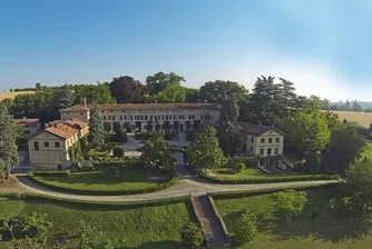 Къща със 74 стаи в Италия