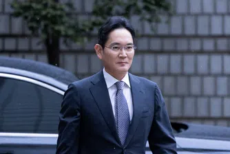 Лий Джей Йонг: Технологичният титан, който управляваше компанията си от затвора