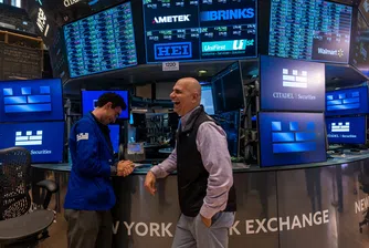 Nasdaq, Dow Jones и бенчмаркът S&P 500 се повишиха съответно с 1,2%, 1,1% и 0,9%, като и трите индекса навлязоха в рекордна територия