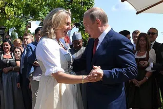 Три сватбени подаръка от Путин за австрийския външен министър