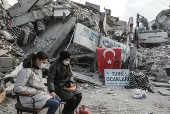 Австрия и Германия прекратяват временно спасителните си акции в Турция
