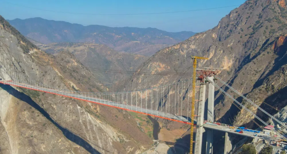Мост-рекордьор откриват в Китай през април (снимки)