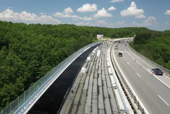 Напредва ремонтът на виадуктите по магистрала Тракия (снимки)