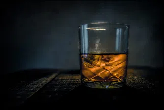 Мълния изгори тонове скъпо уиски (видео)