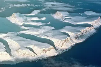 Къс антарктически лед с размерите на Ню Йорк се срути в океана