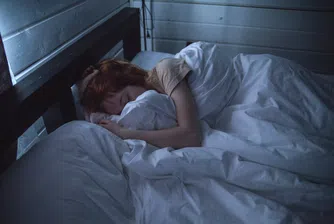 Каква е връзката между коронавируса и съня