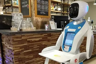 Роботи сервират кафе и сладкиши в Будапеща