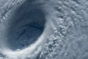 Ураганът "Ирма" изгуби мощ на път за Флорида