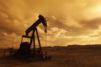 Петролът продължава нагоре, въпреки ръста в щатските запаси