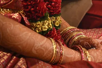 Булка умря по време на сватбата, младоженецът се ожени за сестра й
