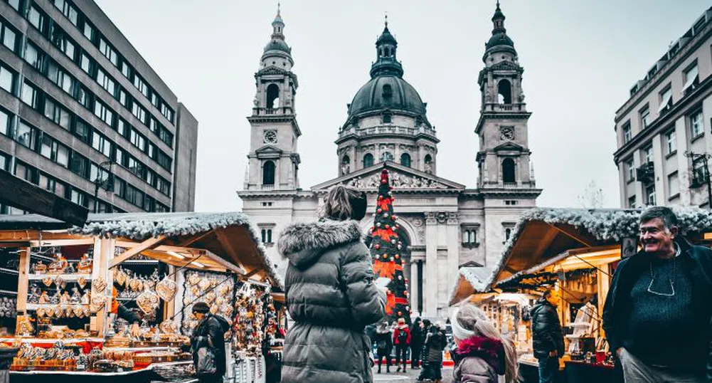 21 евро за хотдог? Коледен базар в сърцето на Европа шокира посетителите