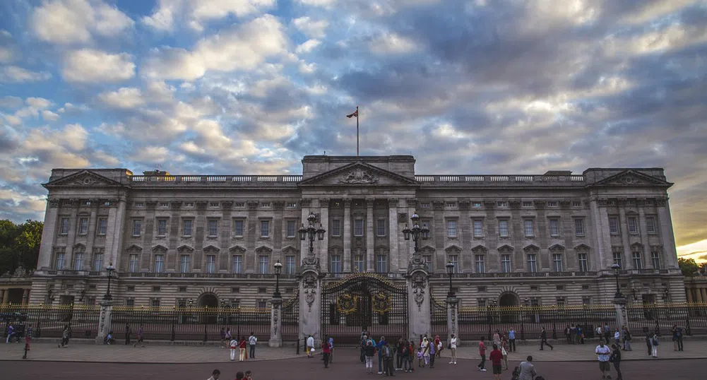Служител на Бъкингамския дворец крадял ценни предмети от резиденцията