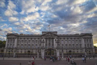 Служител на Бъкингамския дворец крадял ценни предмети от резиденцията