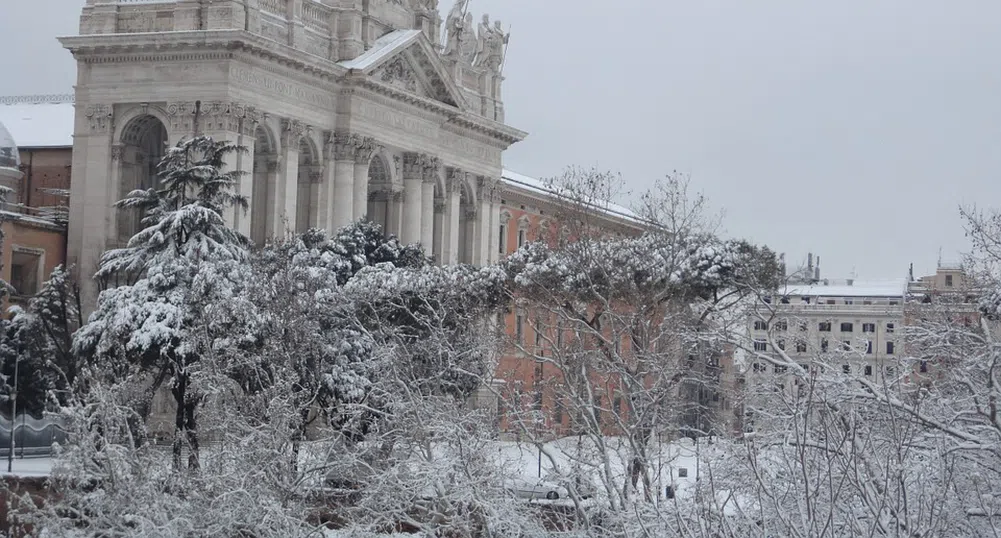 Невероятна гледка: Рим, покрит със сняг