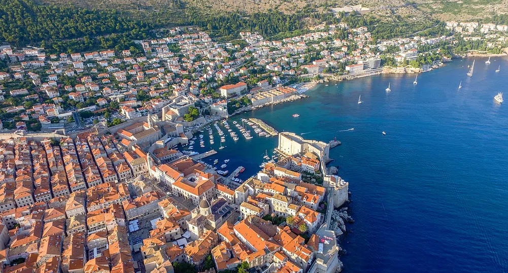 Умира ли Дубровник-тълпи от туристи и круизни кораби рушат града