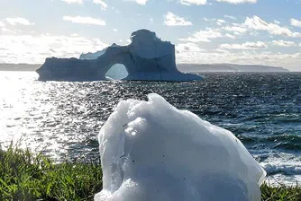 Удивително красив айсберг се появи край Нюфаундленд