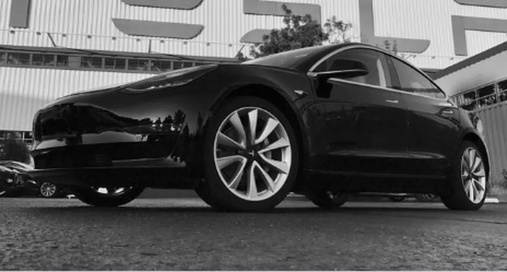 Вижте първата бройка от новия Model 3 на Tesla