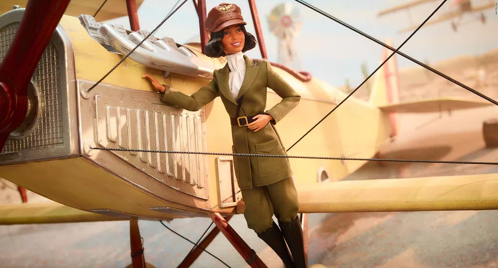 Кралицата на каскадите със самолет Беси Коулман е новата Барби