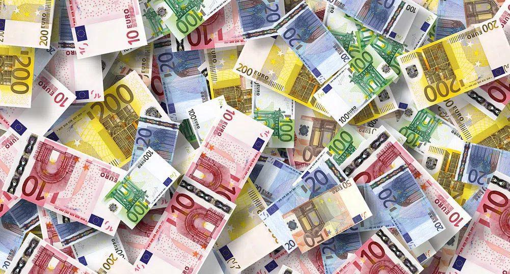 Еврото си върна първото място на най-използваната валута за разплащания