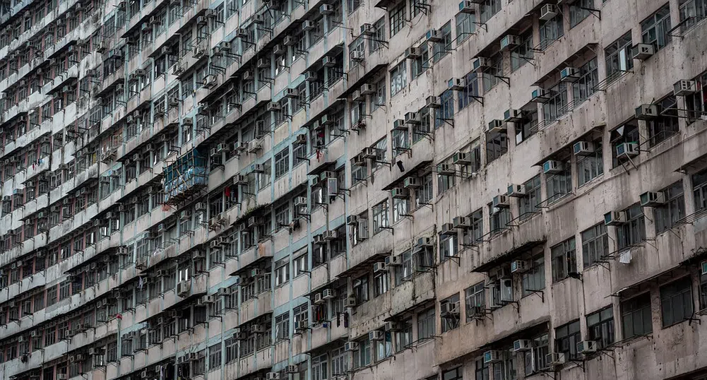 В Хонконг стимулират ваксинацията с апартаменти, коли Tesla и злато