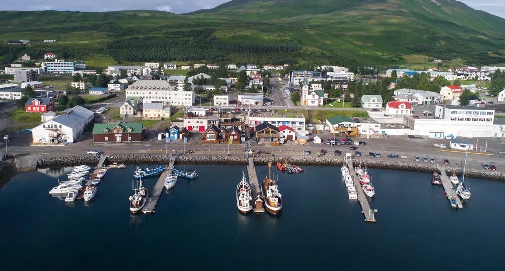 Защо следващата ви дестинация да бъде градчето Хусавик в Исландия?