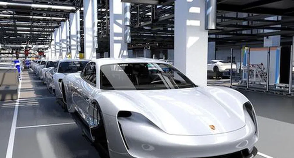 Porsche удвои производството на Taycan