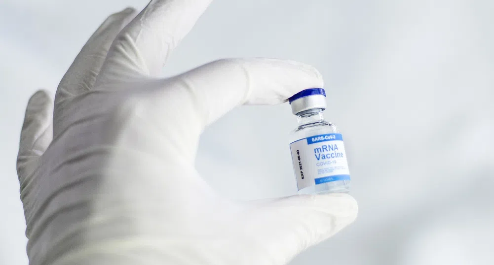 Близо 274 000 дози от ваксината срещу COVID-19 на Pfizer пристигнаха у нас