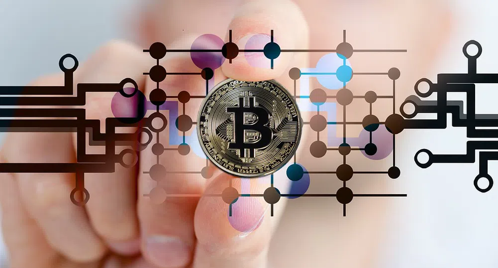 Биткойнът премина границата от 7000 долара, вижте защо