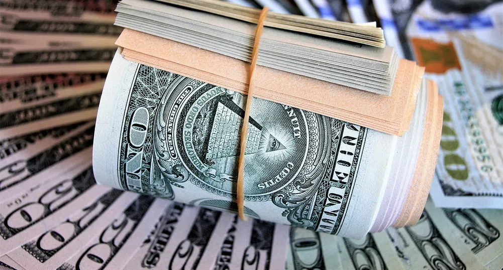 Доларът поевтиня до двугодишно дъно след срещата на Фед